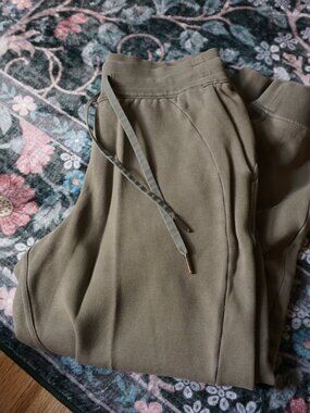 Lululemon Scuba High-Rise Jogger